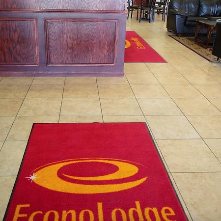 קירני Econo Lodge Inn & Suites מראה חיצוני תמונה