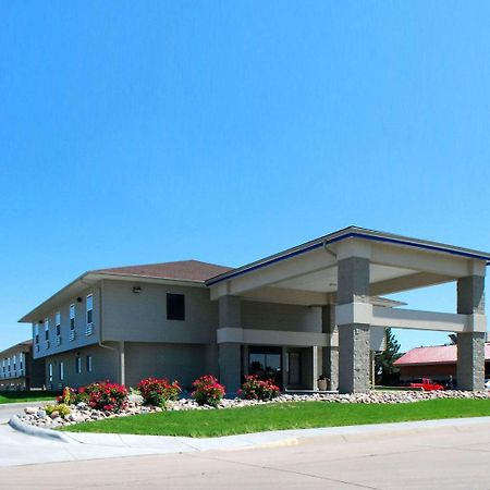 קירני Econo Lodge Inn & Suites מראה חיצוני תמונה