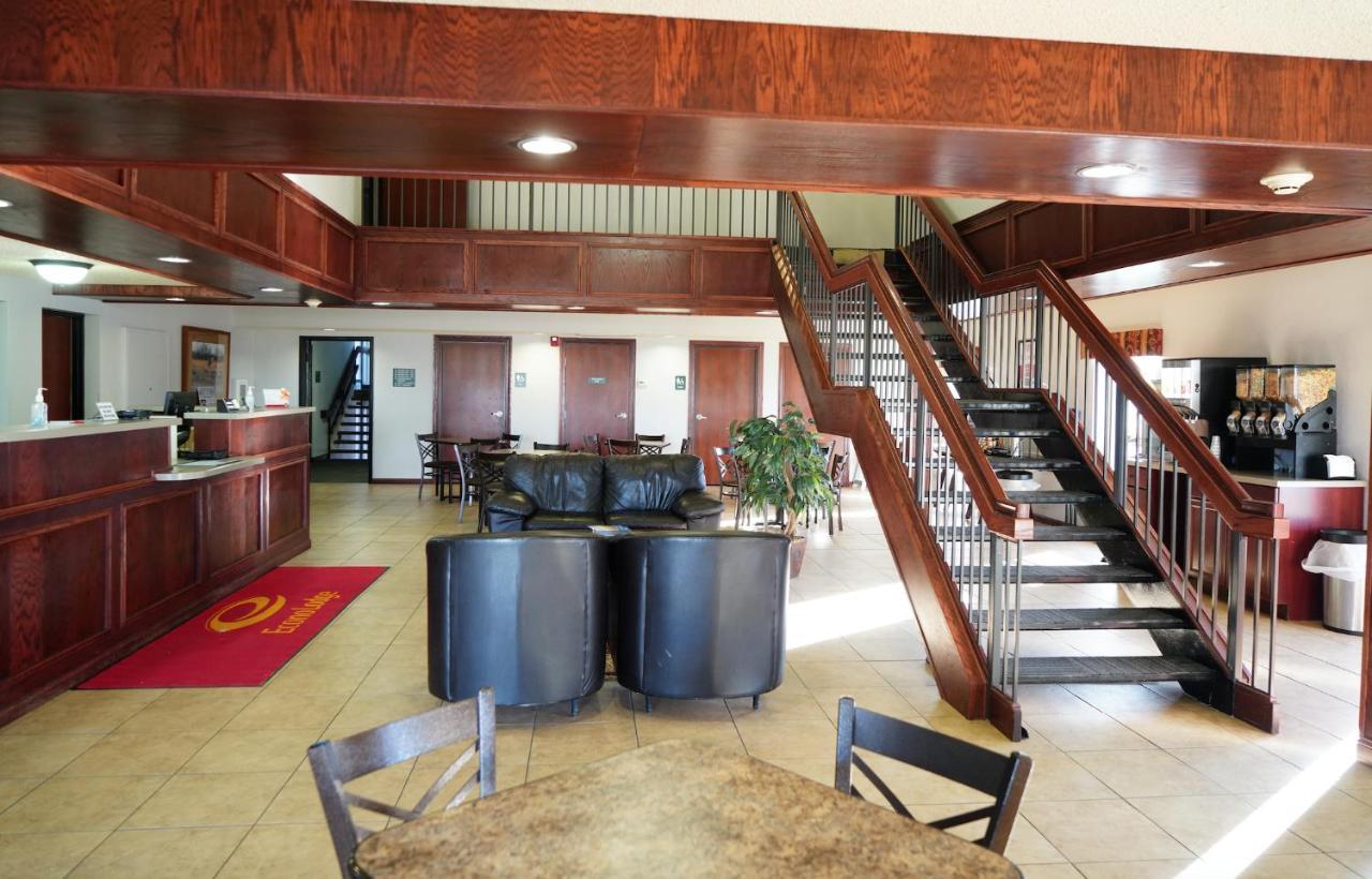 קירני Econo Lodge Inn & Suites מראה חיצוני תמונה