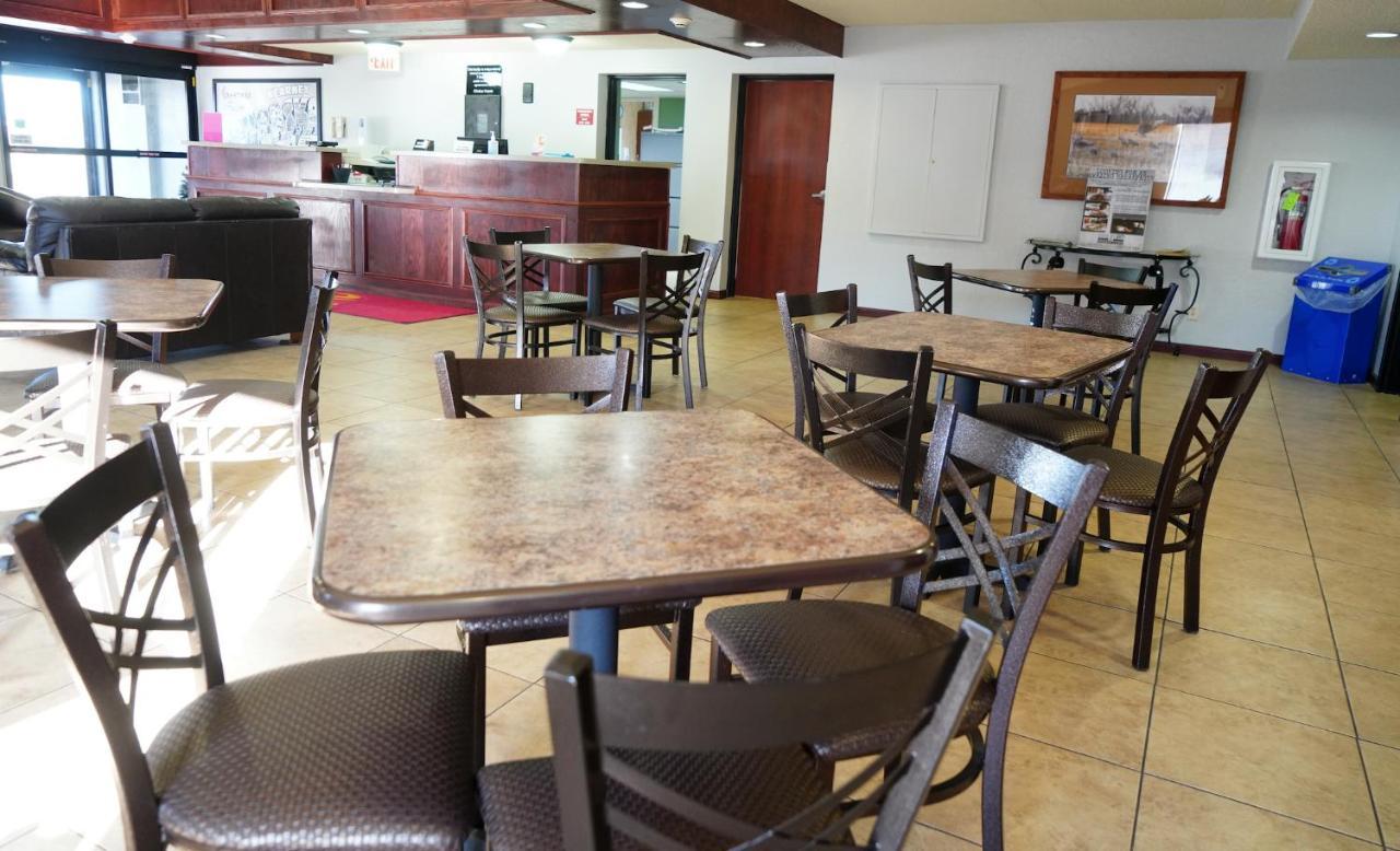 קירני Econo Lodge Inn & Suites מראה חיצוני תמונה