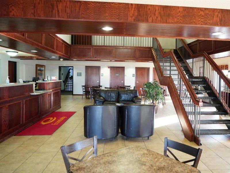 קירני Econo Lodge Inn & Suites מראה חיצוני תמונה