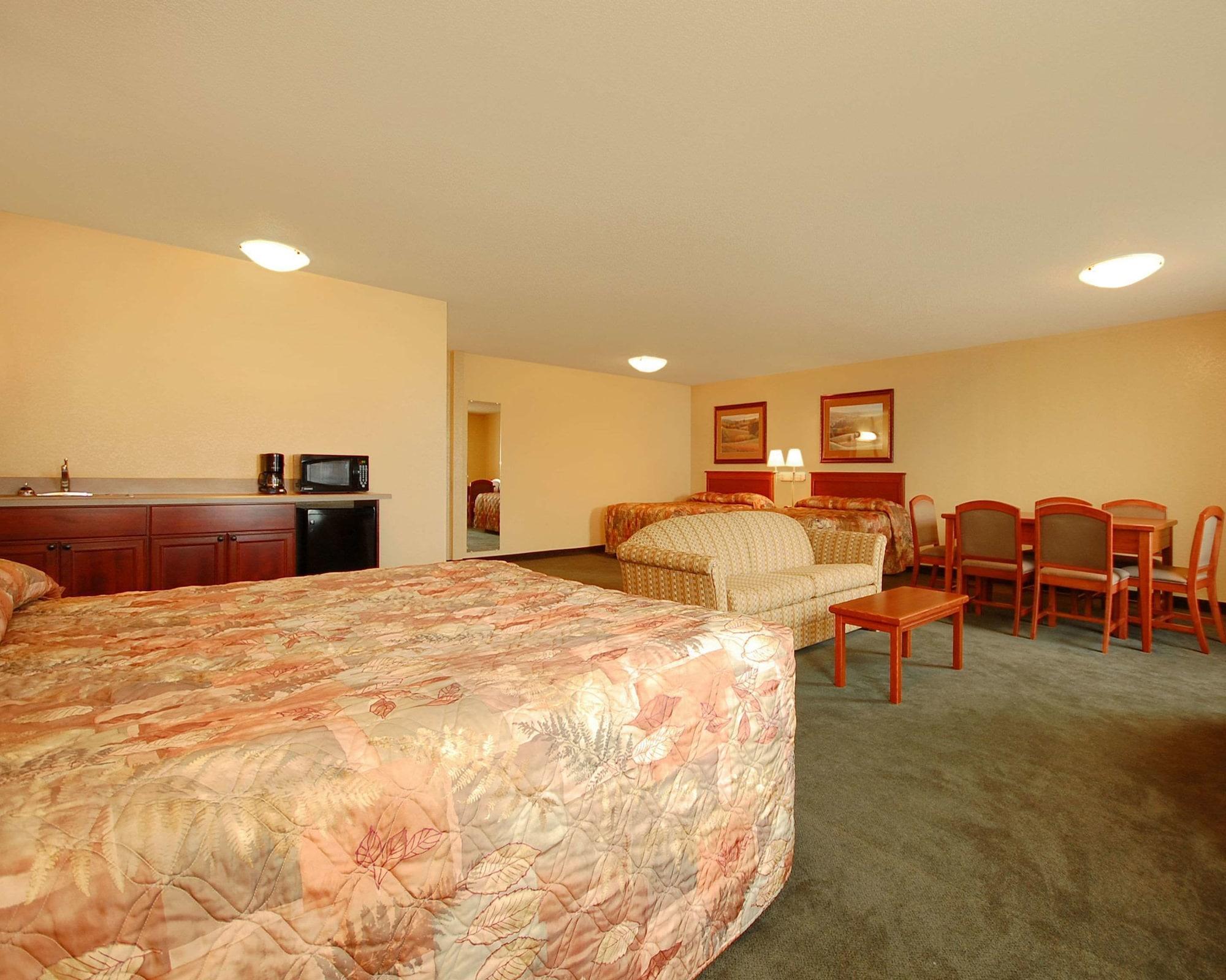 קירני Econo Lodge Inn & Suites מראה חיצוני תמונה