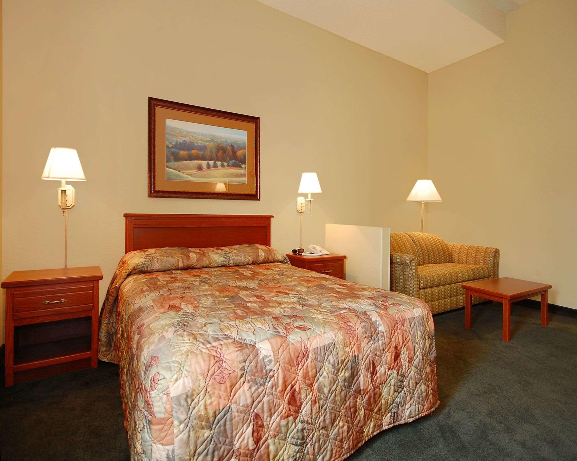 קירני Econo Lodge Inn & Suites מראה חיצוני תמונה