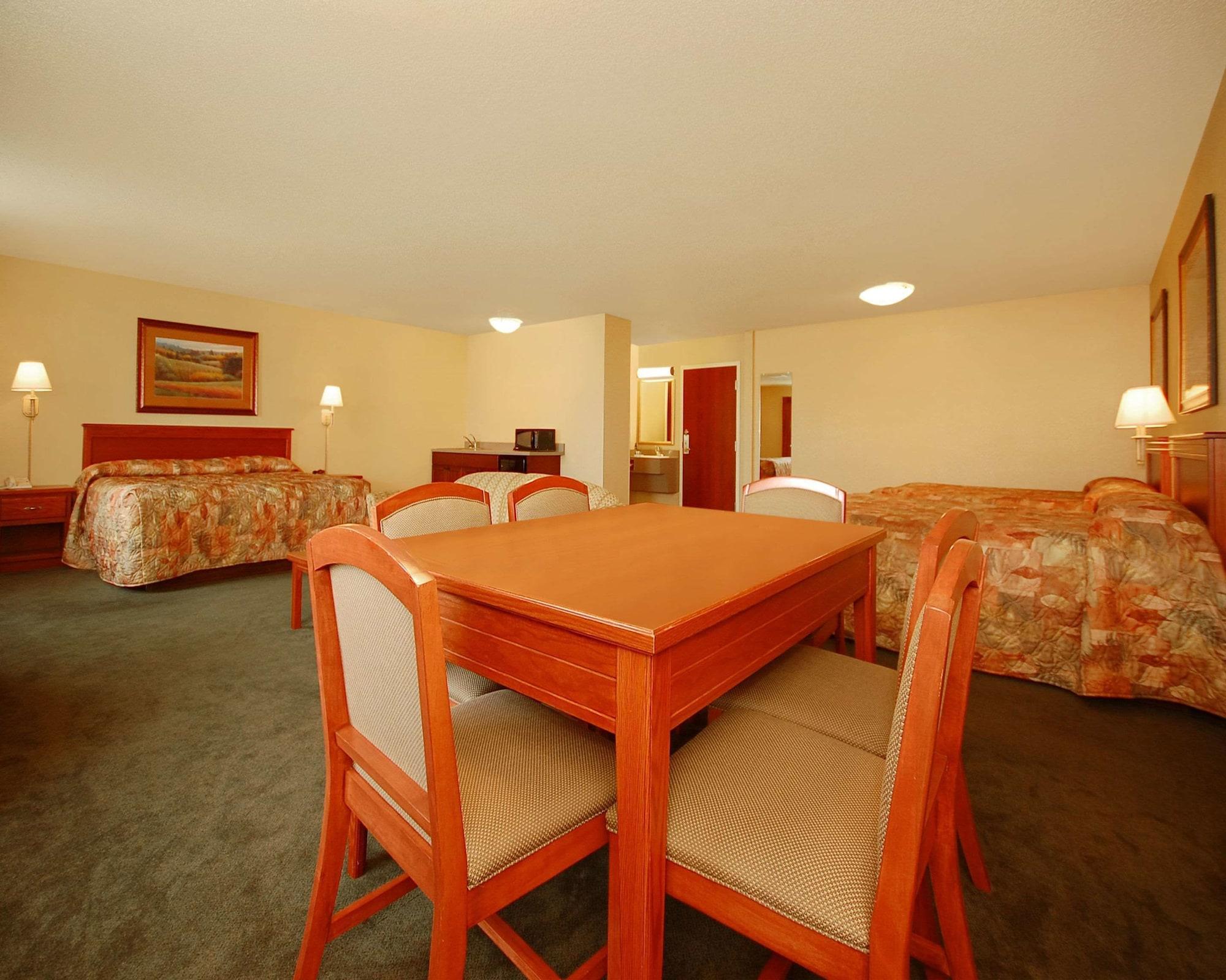 קירני Econo Lodge Inn & Suites מראה חיצוני תמונה