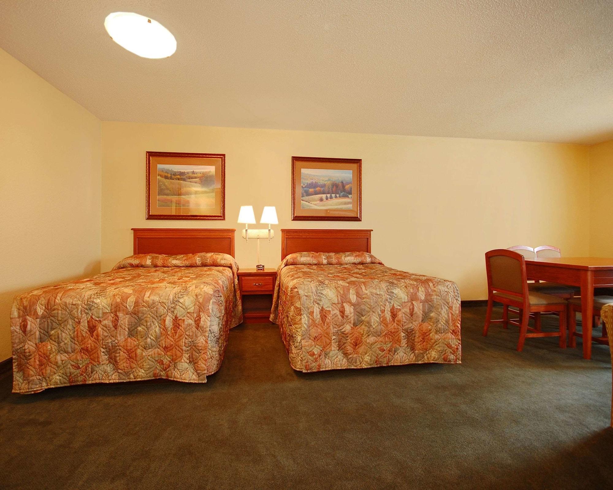 קירני Econo Lodge Inn & Suites מראה חיצוני תמונה