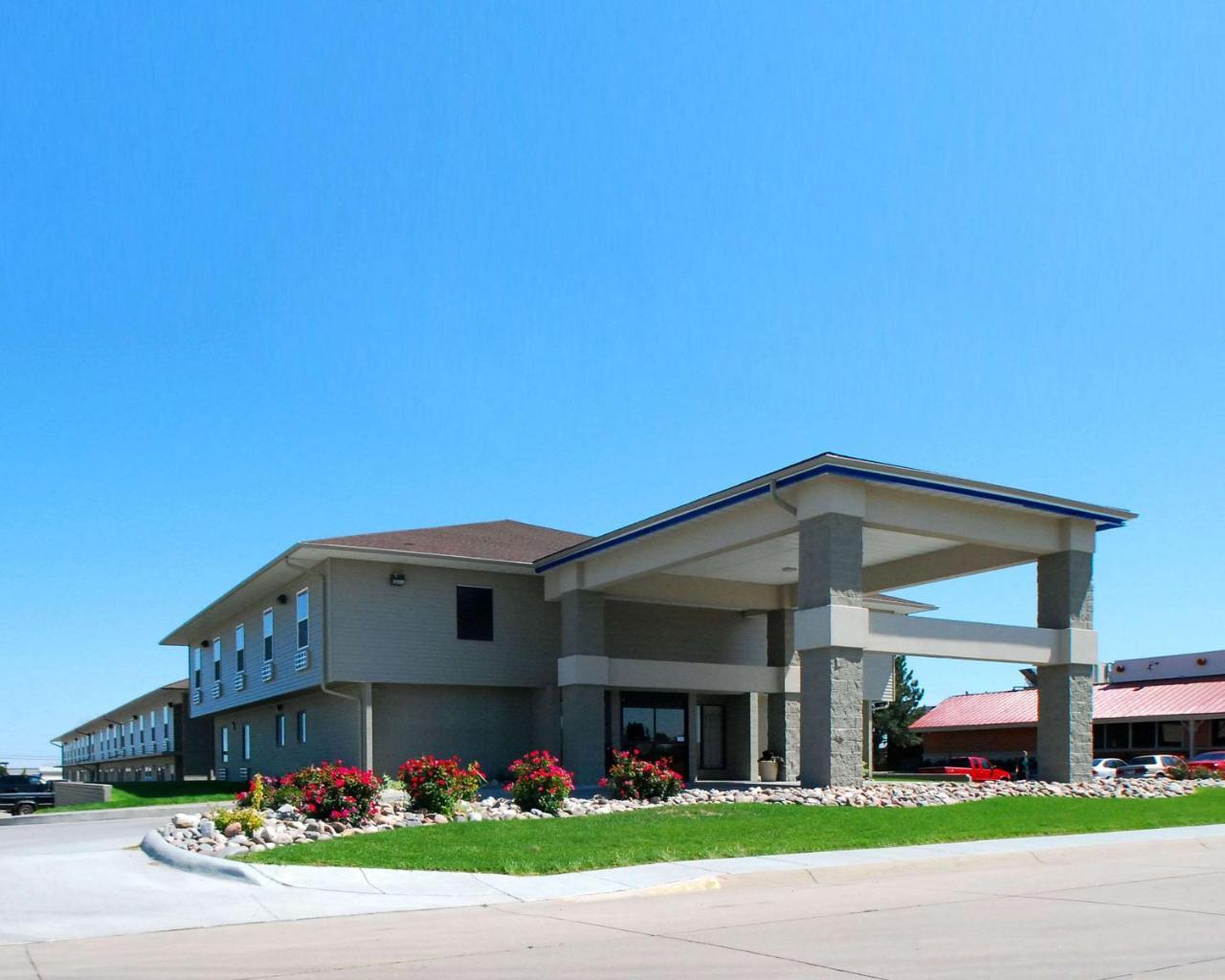 קירני Econo Lodge Inn & Suites מראה חיצוני תמונה