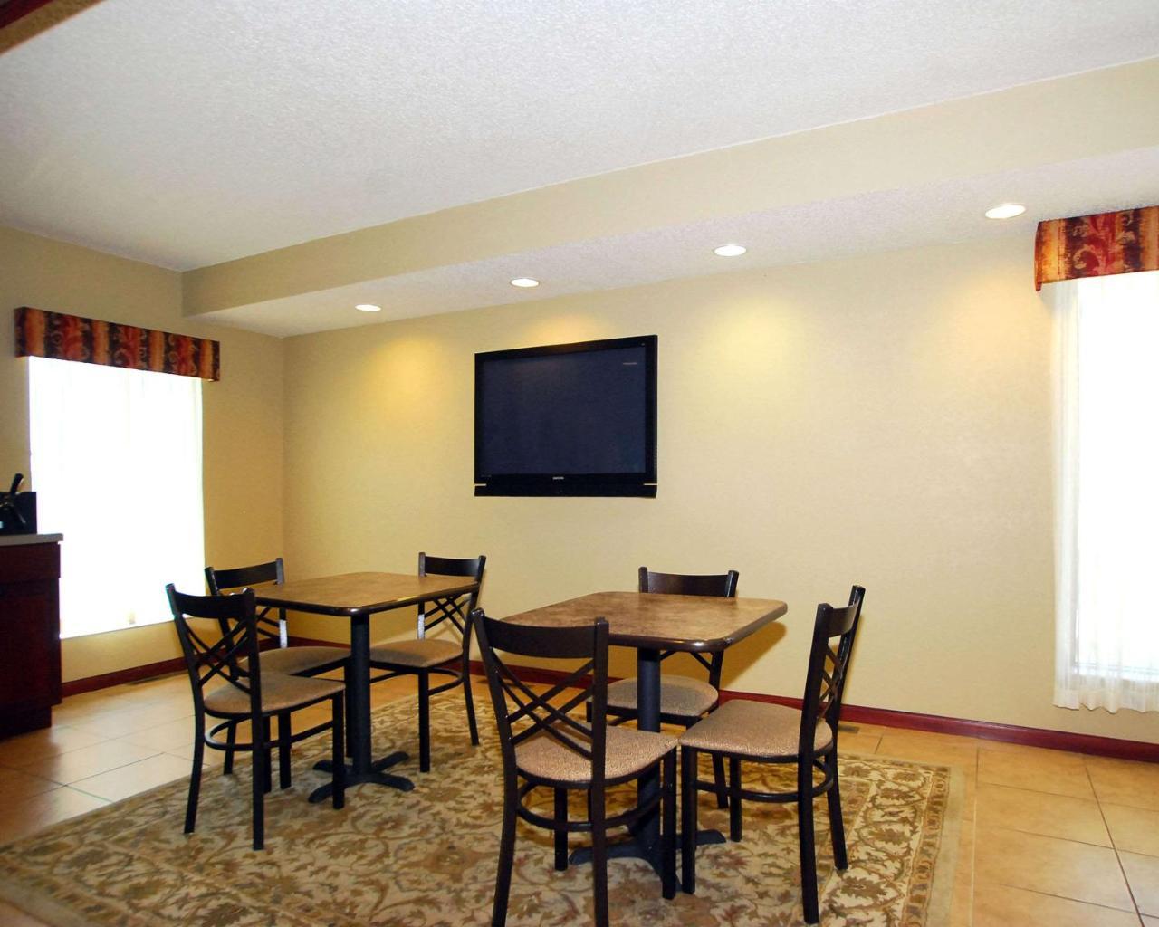 קירני Econo Lodge Inn & Suites מראה חיצוני תמונה
