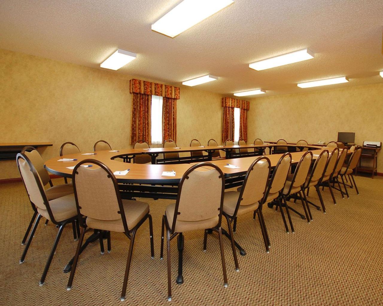 קירני Econo Lodge Inn & Suites מראה חיצוני תמונה